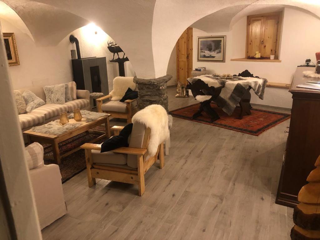 Les Cheminees Lägenhet La Thuile Exteriör bild