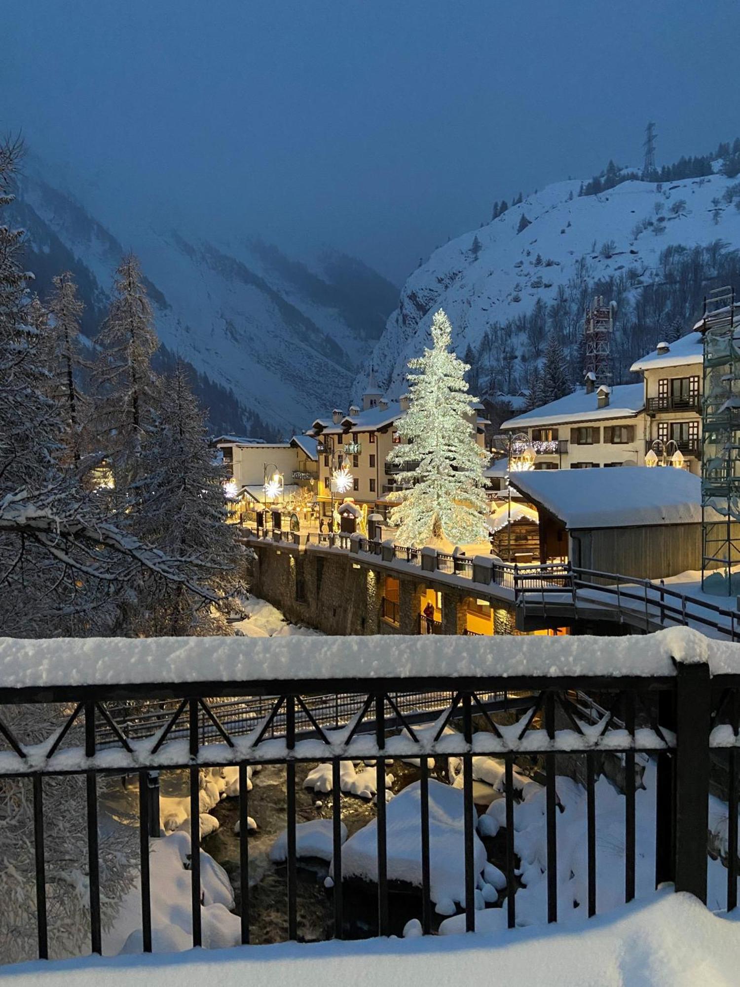 Les Cheminees Lägenhet La Thuile Exteriör bild